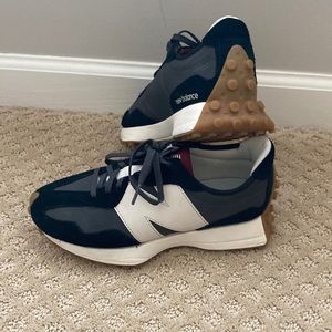 New Balance 327 Sneakers